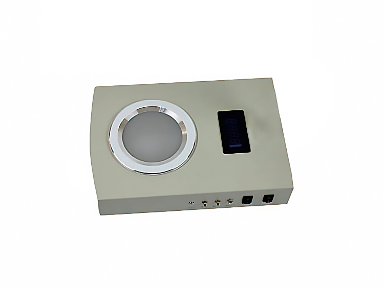 我公司生產(chǎn)的菌落計(jì)數(shù)器是一種數(shù)字顯示式自動(dòng)細(xì)菌檢驗(yàn)儀器。由計(jì)數(shù)器、探筆、計(jì)數(shù)池等部分組成，計(jì)數(shù)器采用CMOS集成電路精心設(shè)計(jì)，LED數(shù)碼管顯示，字高13mm，清晰明亮，配合探筆，計(jì)數(shù)靈敏準(zhǔn)確。菌落對(duì)比清楚。便于觀察。